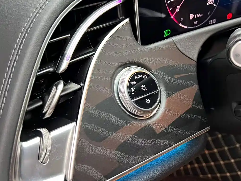 Mercedes-Benz E-Class — миниатюра 7
