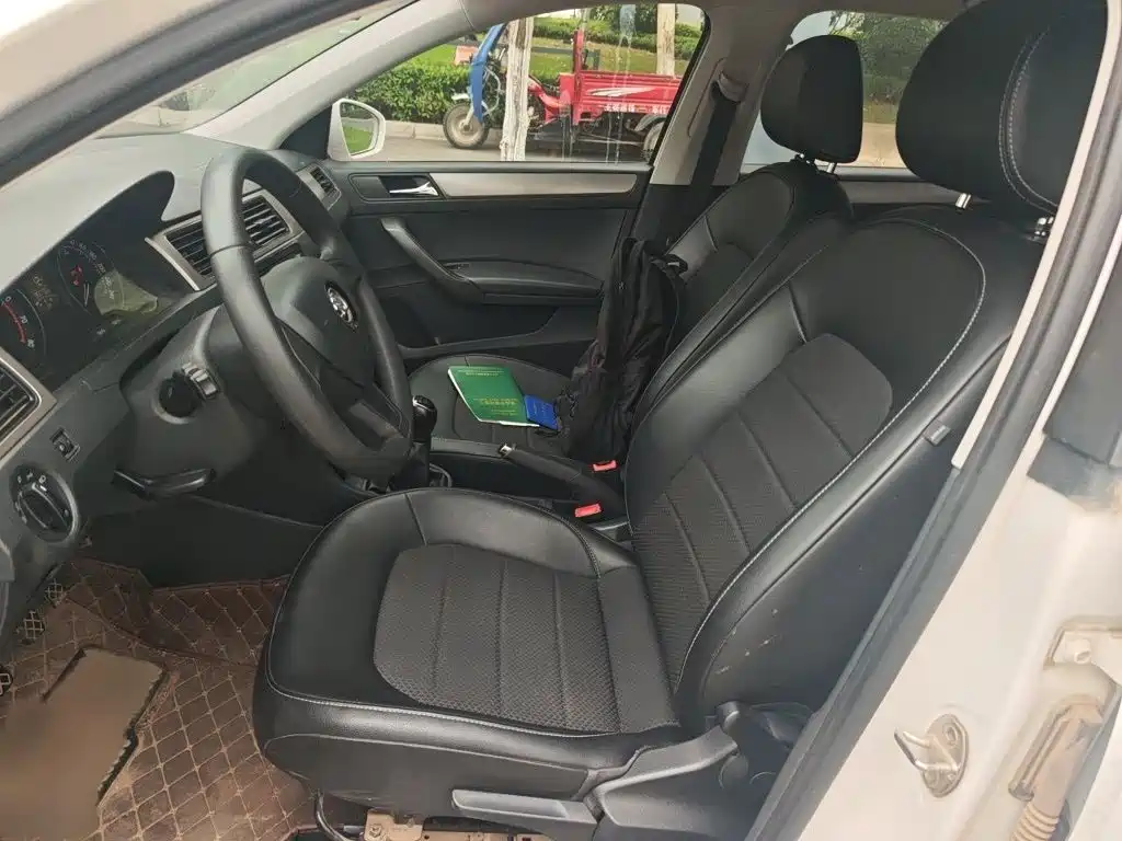 Skoda Rapid Spaceback — миниатюра 8