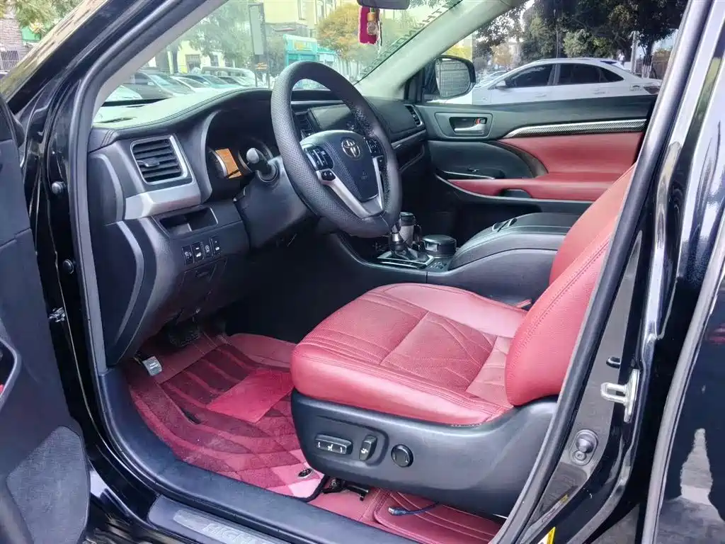 Toyota Highlander 2017 2.0T Luxury 7 мест