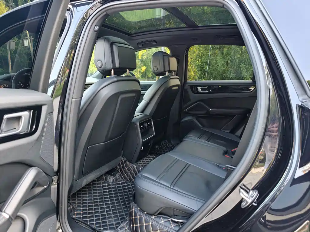 Porsche Cayenne — миниатюра 10