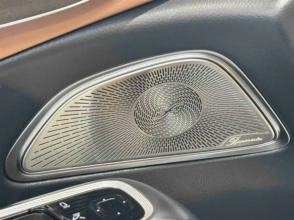 Mercedes-Benz E-Class — миниатюра 10