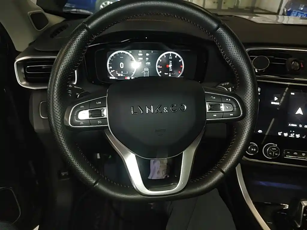 Lynk & Co 01 — миниатюра 11