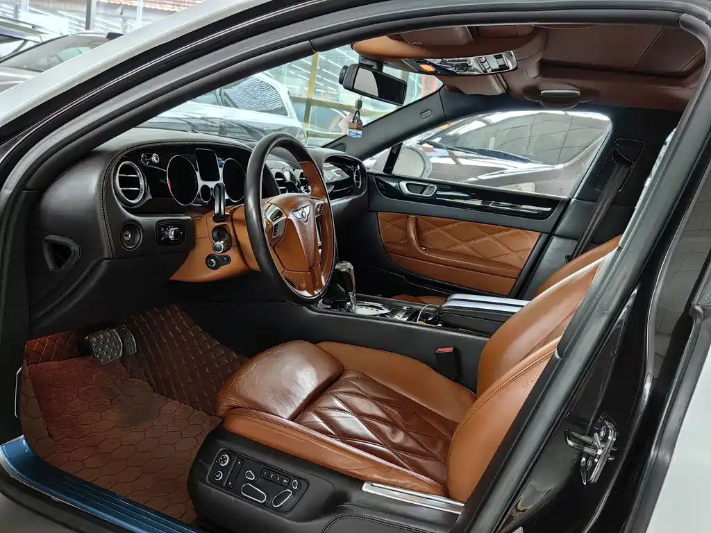 Bentley Flying Spur 2010 6.0T мест