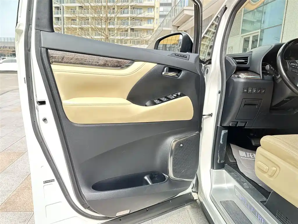 Toyota Vellfire 2020 2.5L HV Luxury