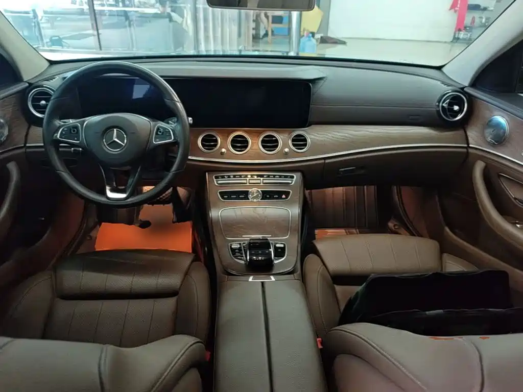 Mercedes-Benz E-Class — миниатюра 10