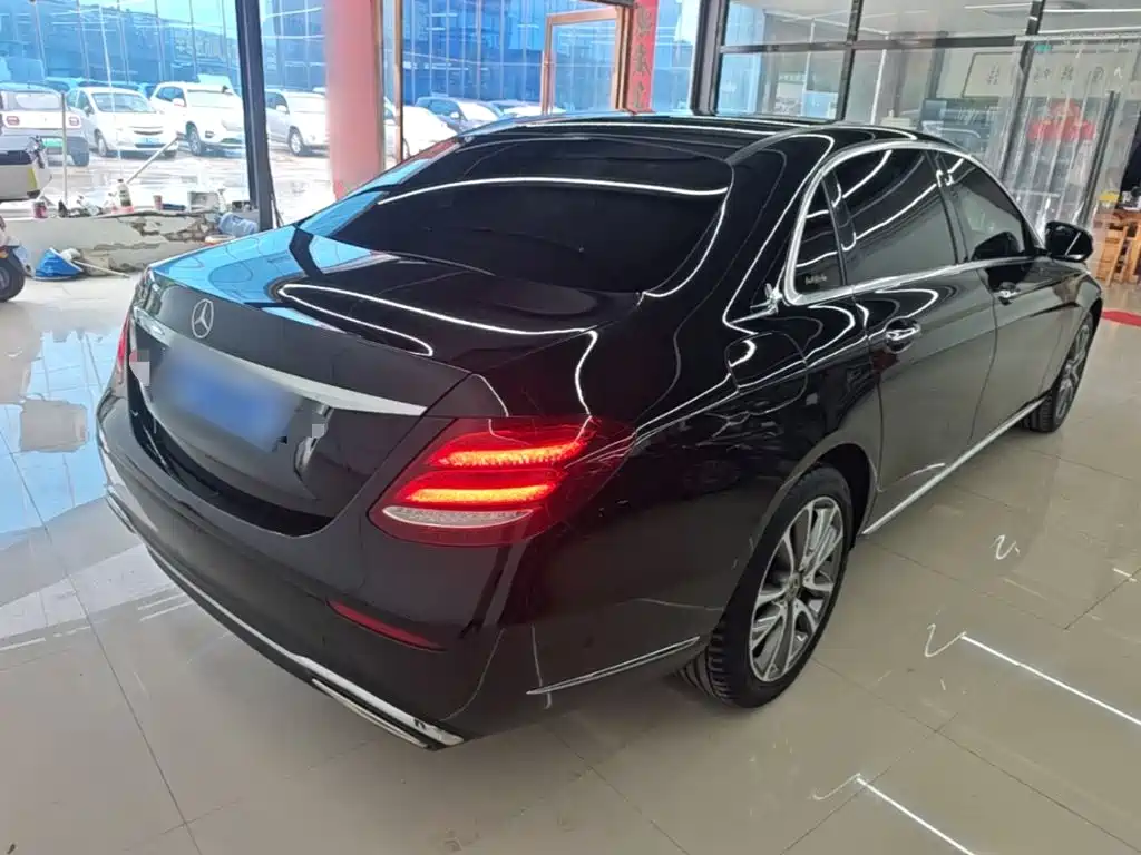 Mercedes-Benz E-Class — миниатюра 7