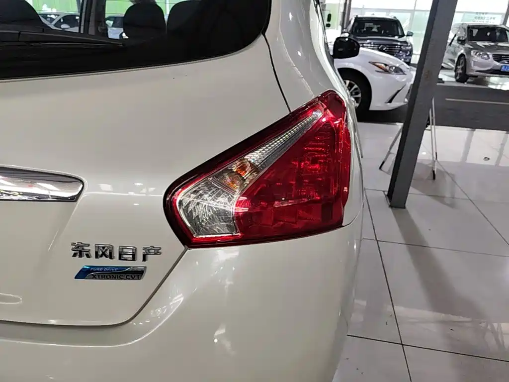 Nissan Tiida — миниатюра 8