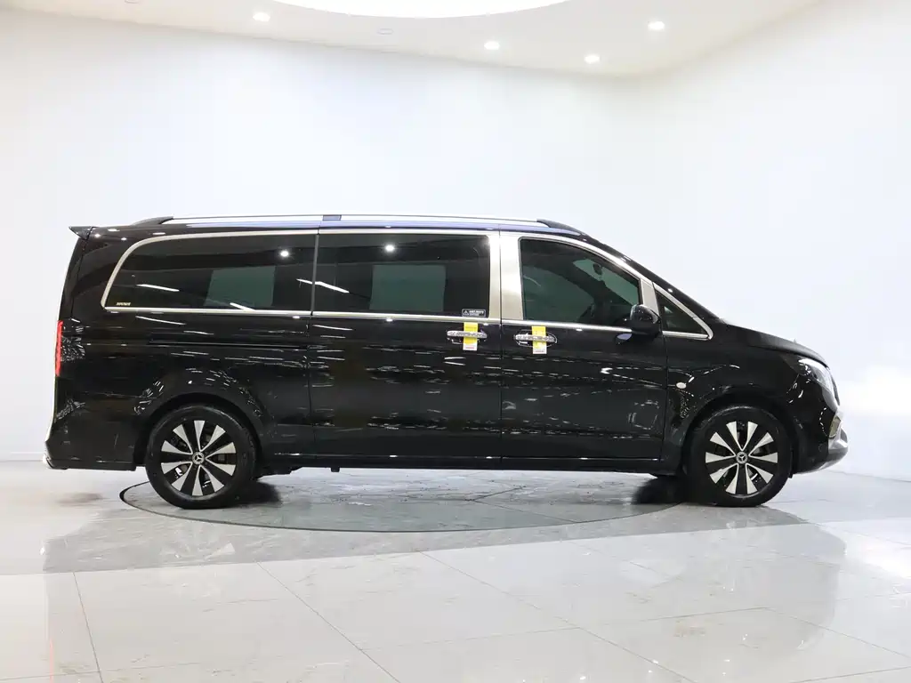 Mercedes-Benz Vito 2023 2.0T Elite 7 мест