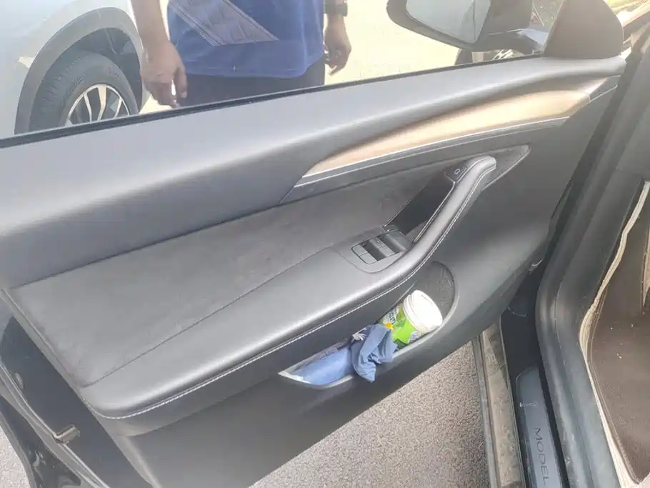 Tesla Model Y — миниатюра 7