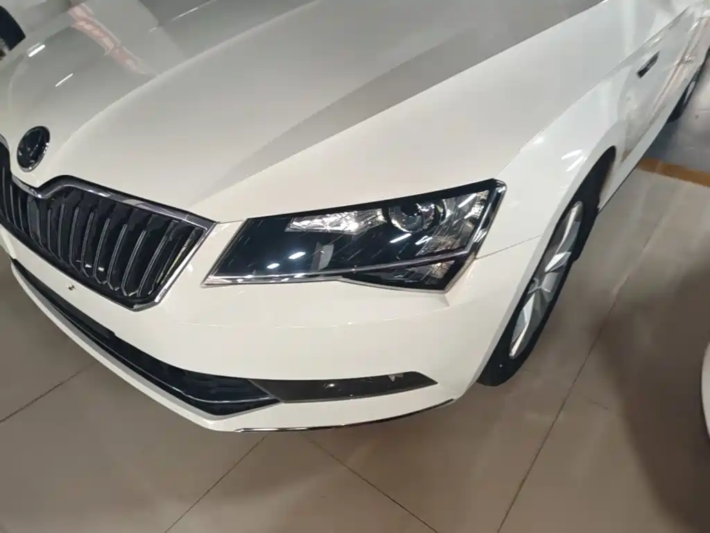Skoda Superb — миниатюра 24