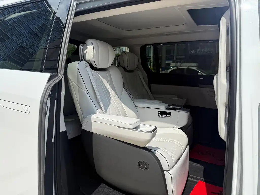 XPeng X9 — миниатюра 8