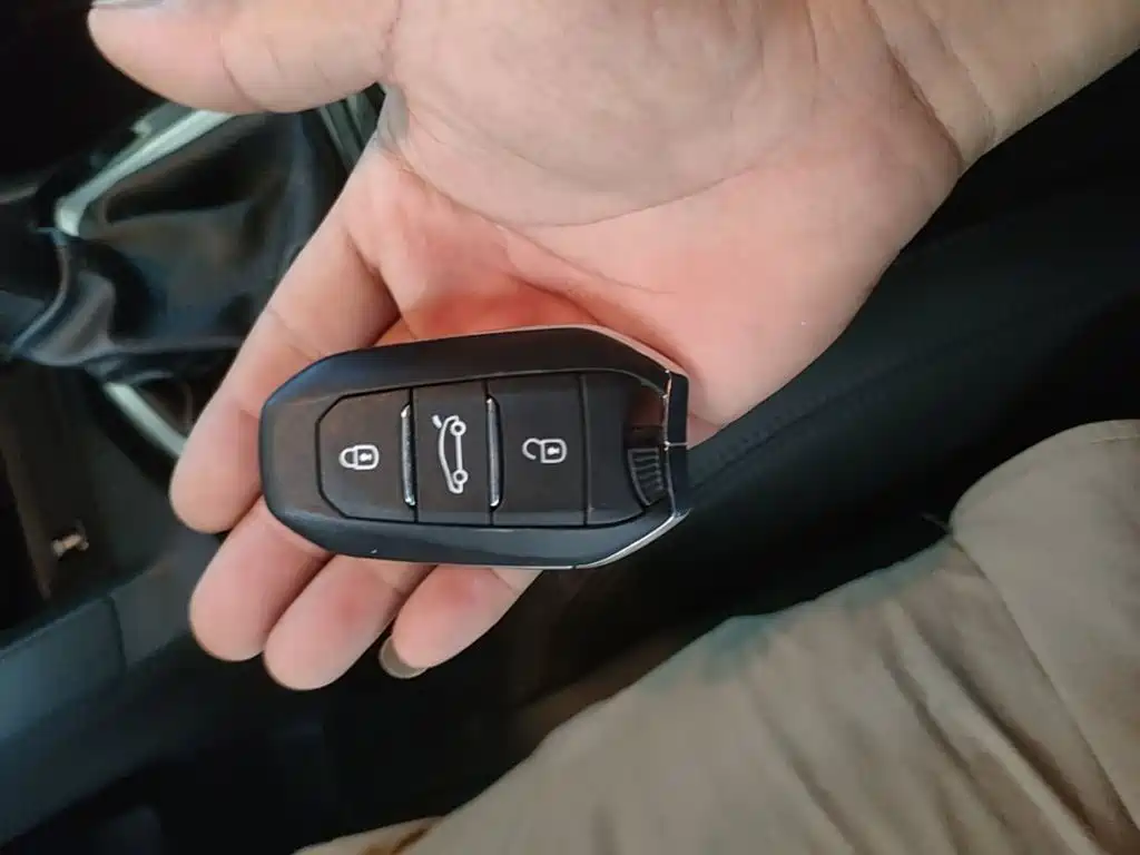 Peugeot 408 — миниатюра 9