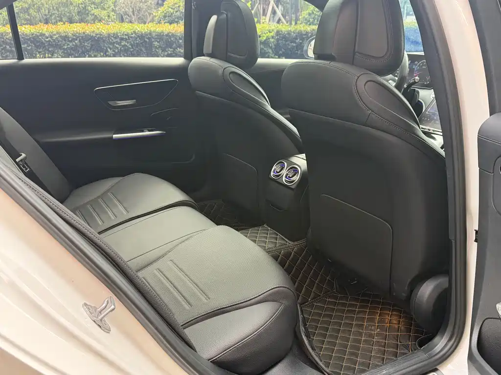 Mercedes-Benz C-Class — миниатюра 10