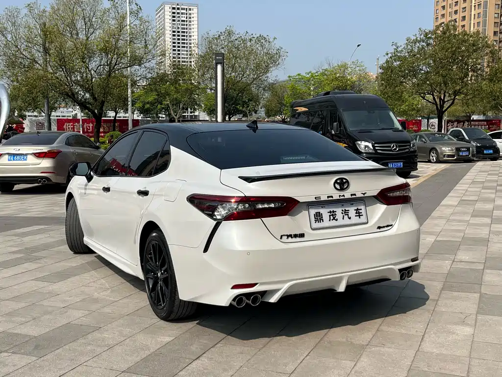 TOYOTA CAMRY