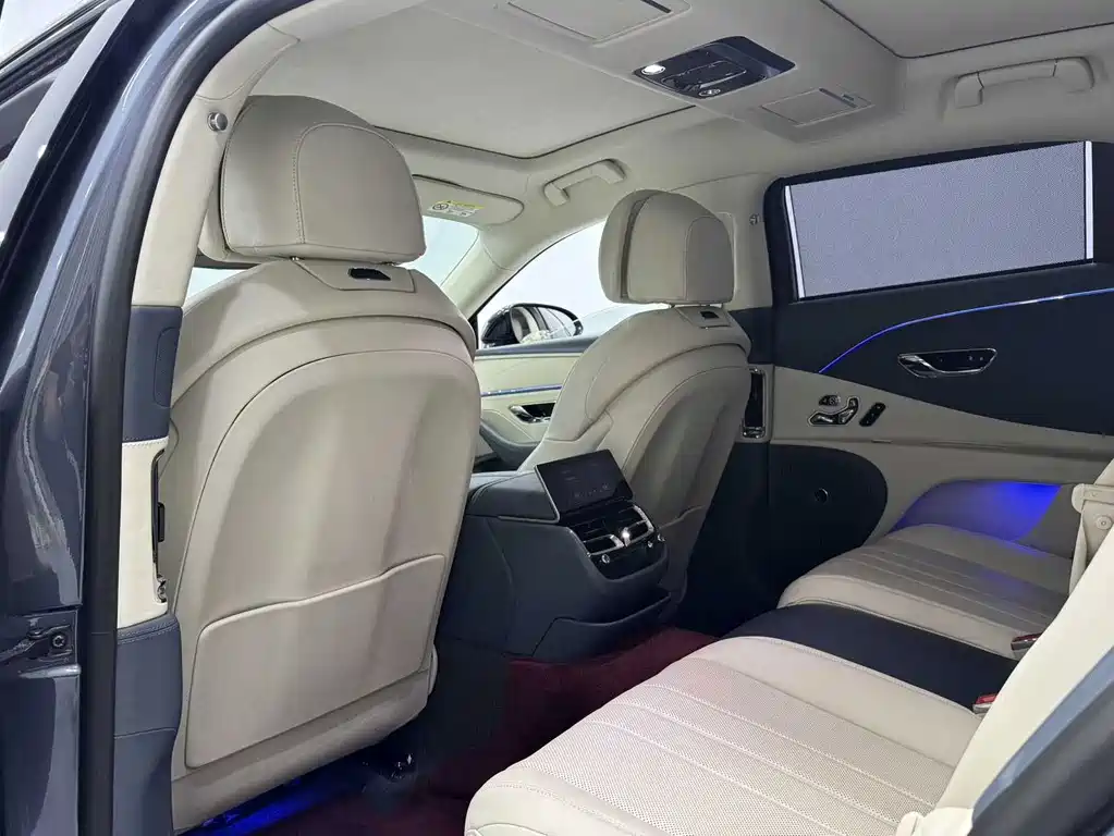 Bentley Flying Spur — миниатюра 13
