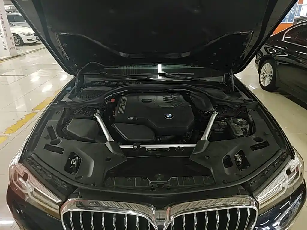 BMW 5 Series — миниатюра 20
