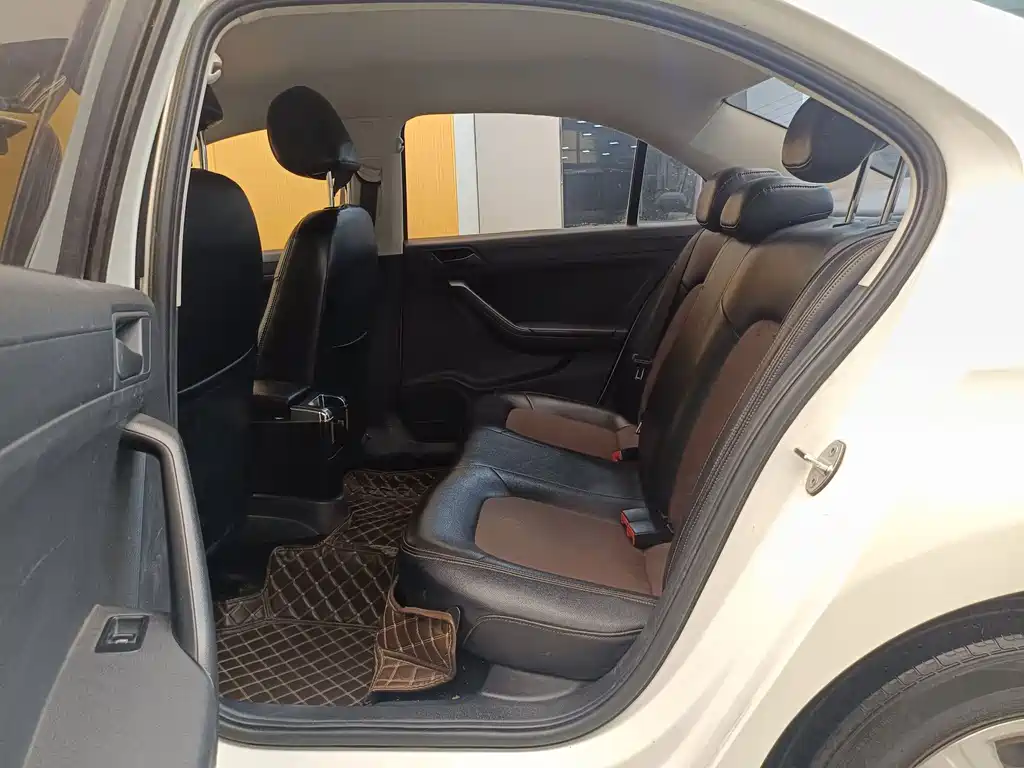Volkswagen Jetta — миниатюра 23