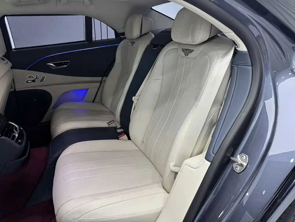 Bentley Flying Spur — миниатюра 12