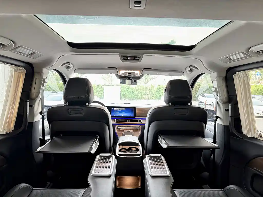Mercedes-Benz V-Class — миниатюра 17