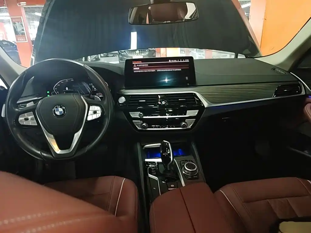 BMW 5 Series — миниатюра 10