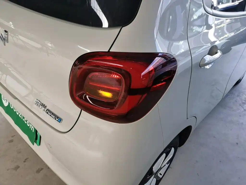 Wuling MINIEV — миниатюра 8