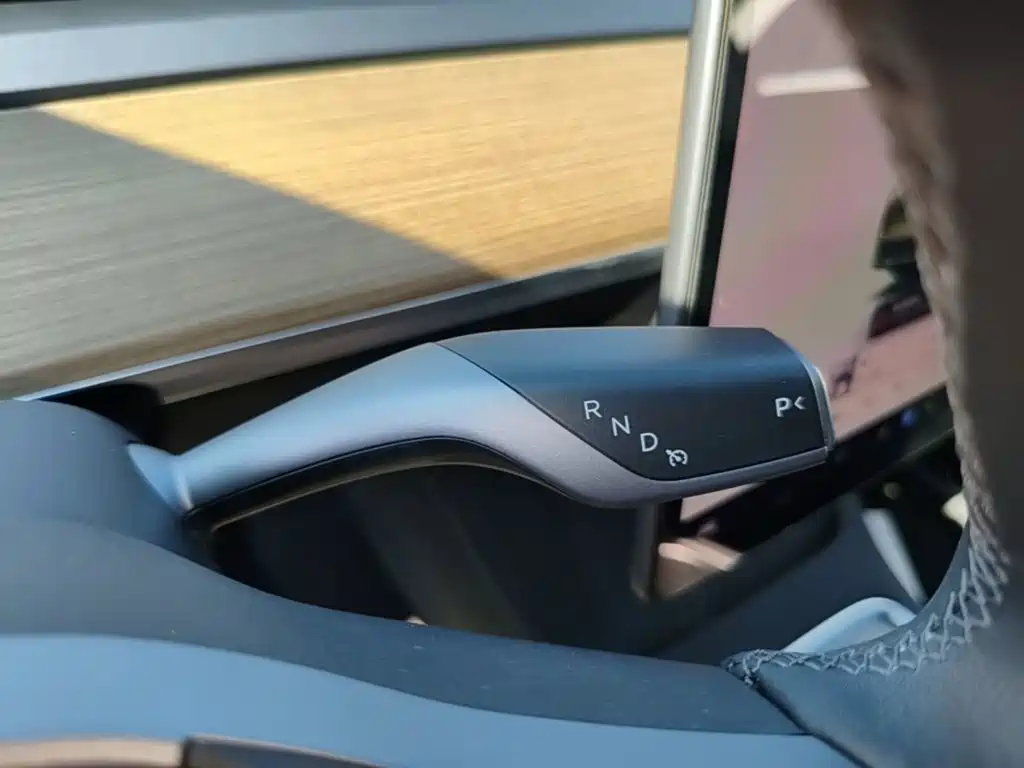 Tesla Model Y — миниатюра 14