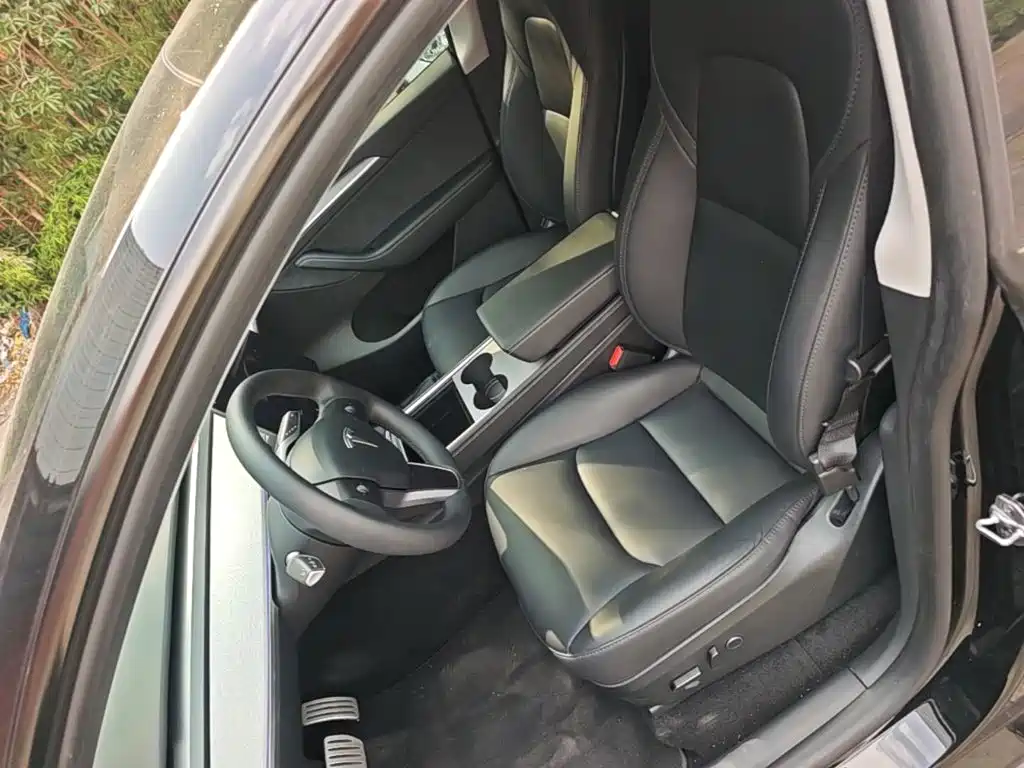 Tesla Model Y — миниатюра 15
