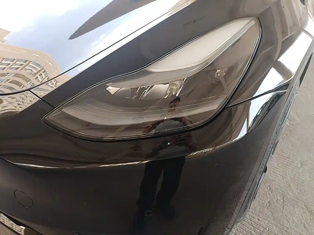 Tesla Model Y — миниатюра 24