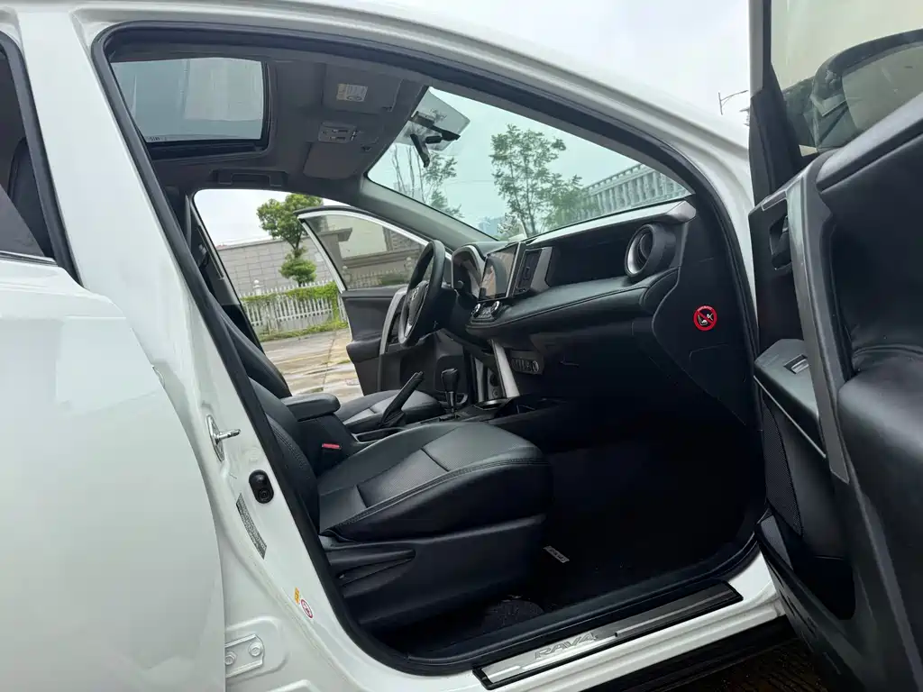 Toyota RAV4 — миниатюра 11