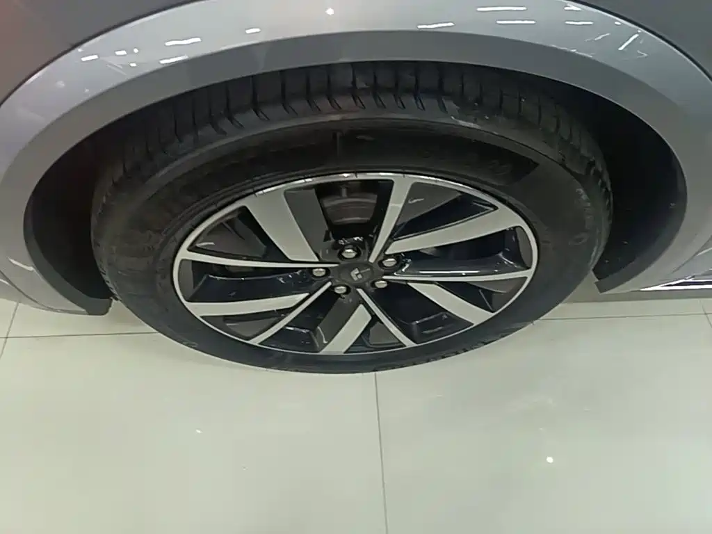 Li Auto Li L8 — миниатюра 23