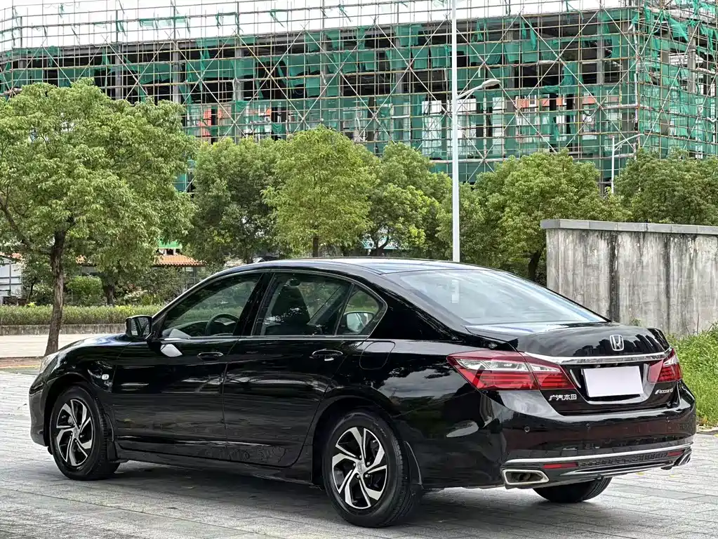 Honda Accord — миниатюра 7