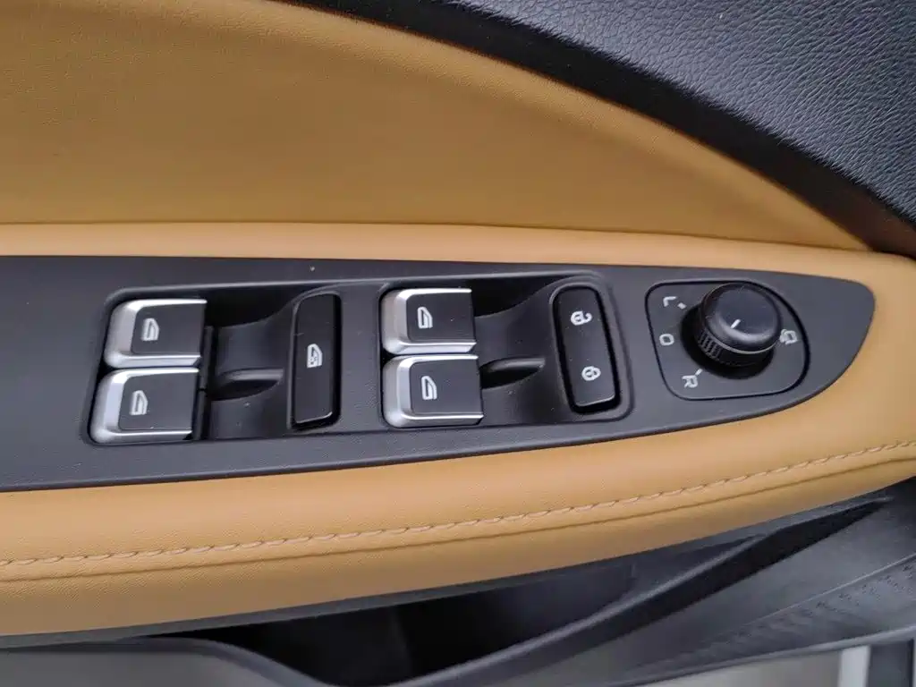 Geely Vision S1 — миниатюра 9