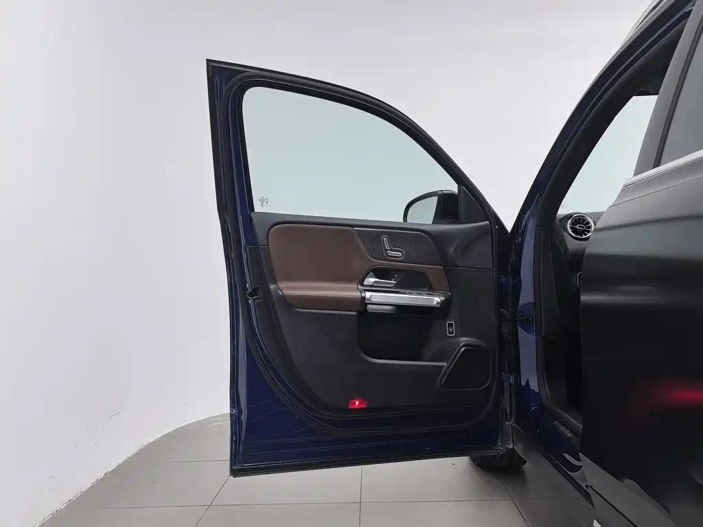 Mercedes-Benz GLB — миниатюра 8