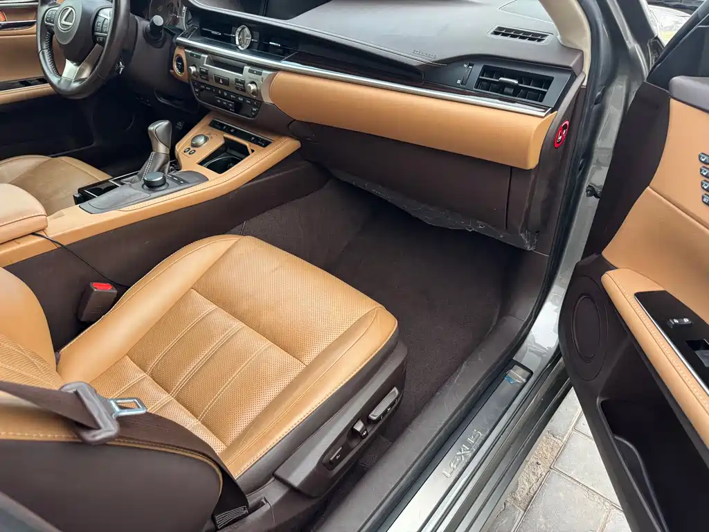 Lexus ES — миниатюра 12