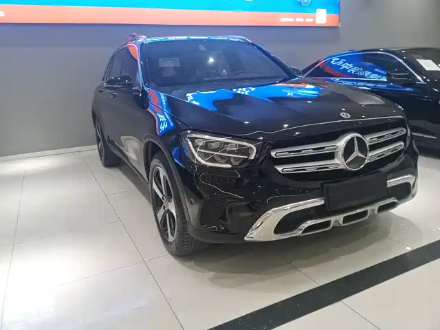 MERCEDES-BENZ GLC
