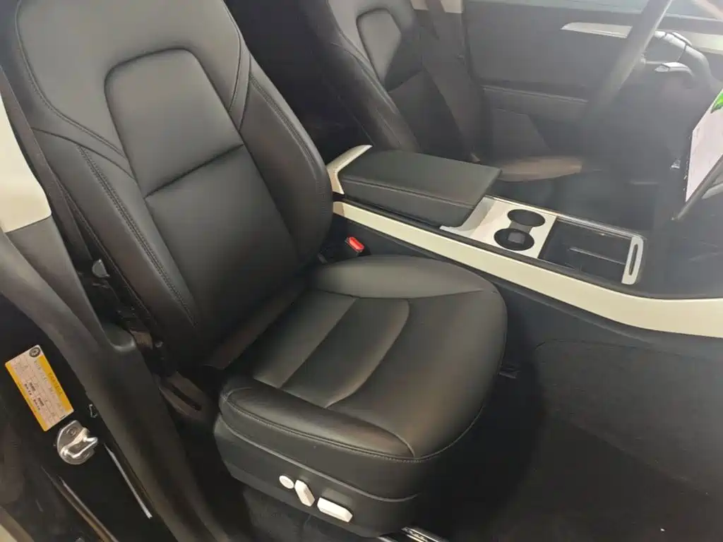 Tesla Model Y — миниатюра 25