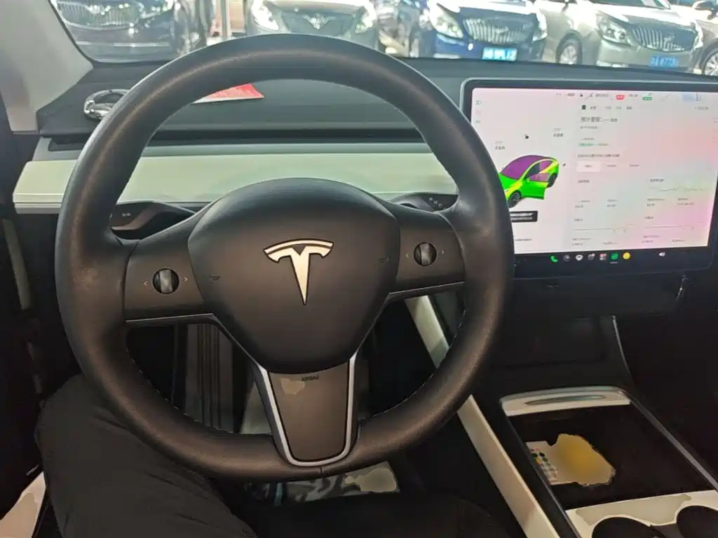 Tesla Model Y — миниатюра 11