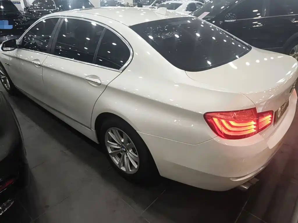 BMW 5 Series — миниатюра 5
