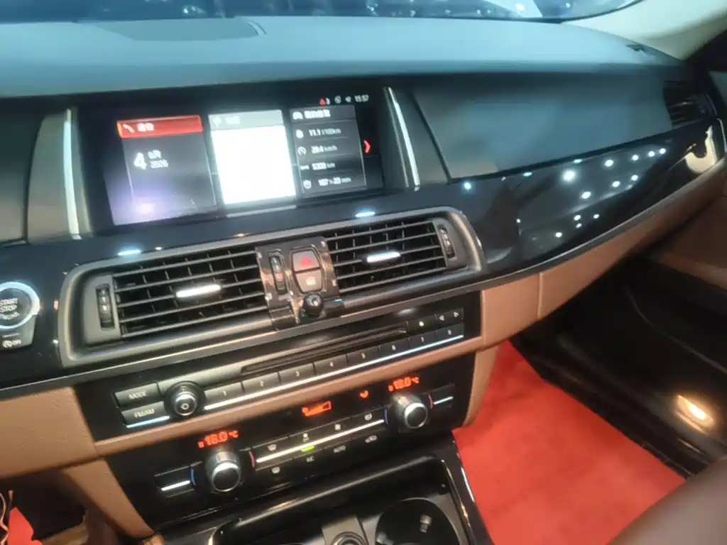 BMW 5 Series — миниатюра 13