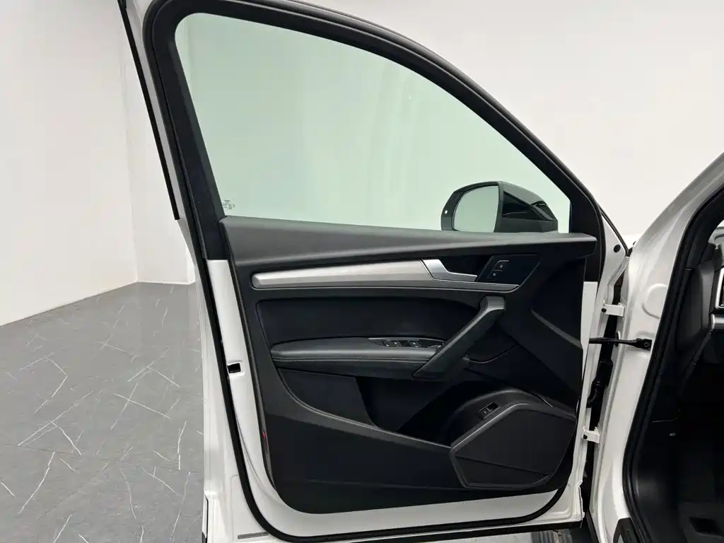 Audi Q5L Sportback — миниатюра 13