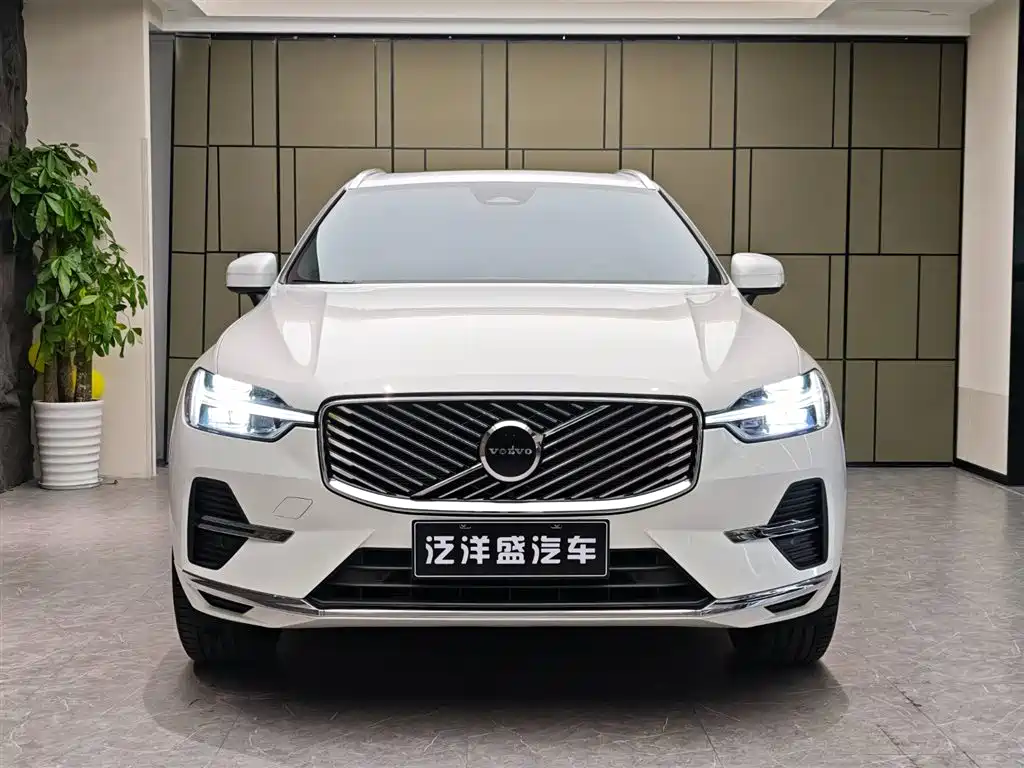 Volvo XC60 2025 B5 Luxury