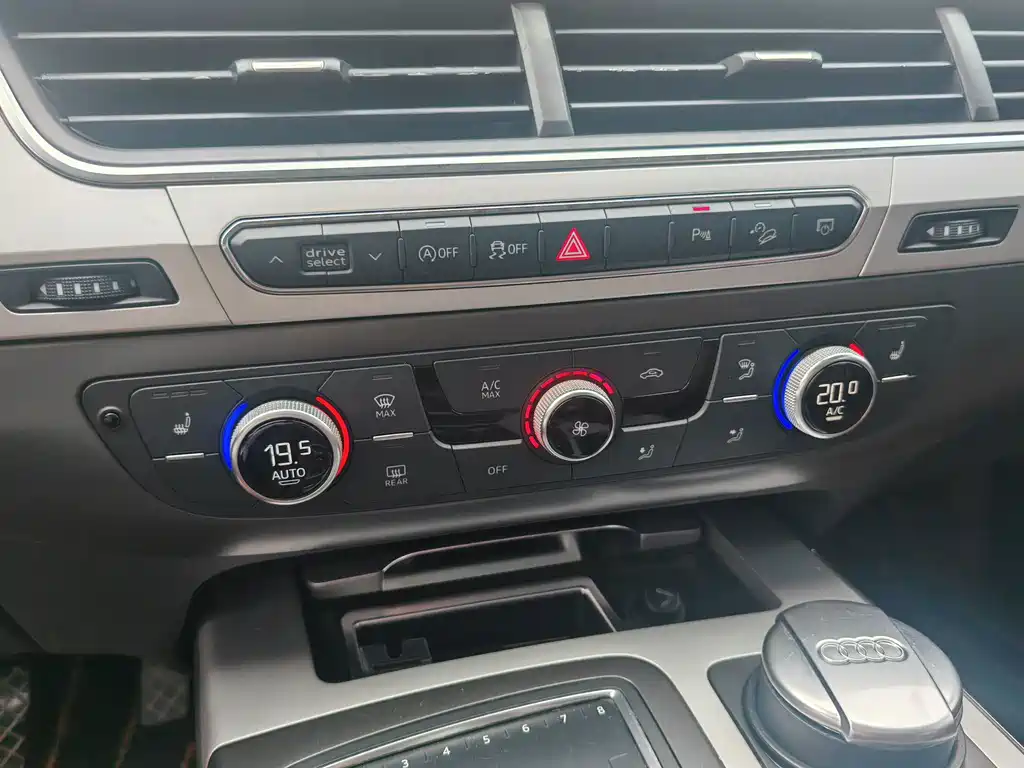 Audi Q7 — миниатюра 6