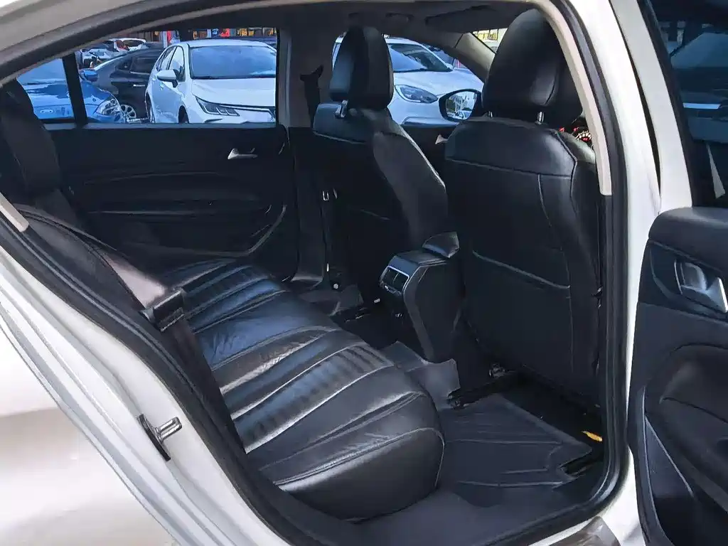 Peugeot 408 — миниатюра 11