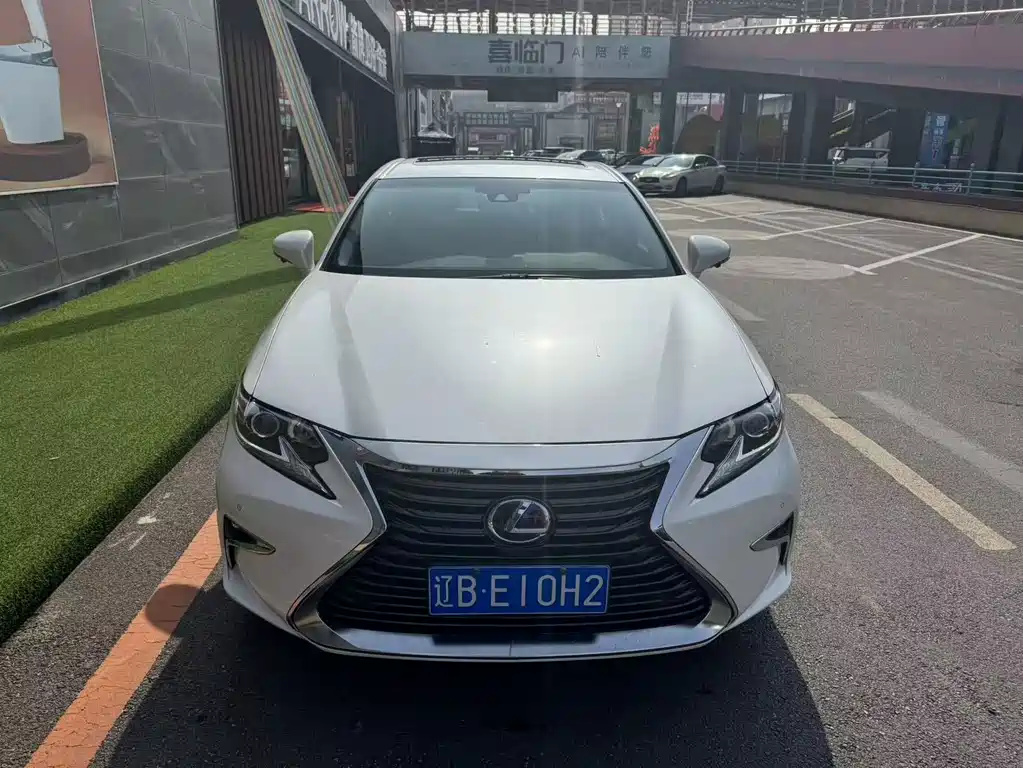 Lexus ES — миниатюра 2