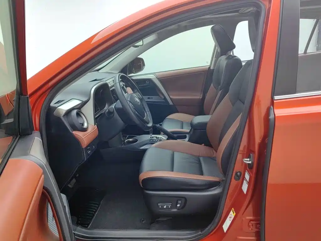 Toyota RAV4 — миниатюра 10