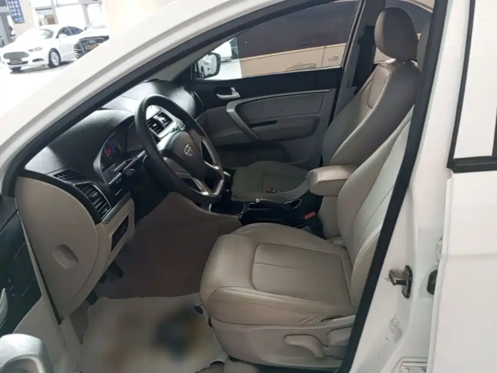 Geely Emgrand — миниатюра 15