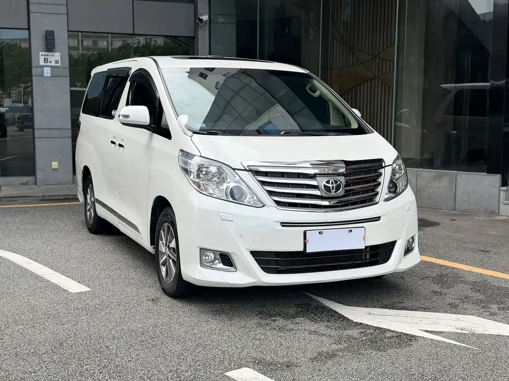 Toyota Alphard — миниатюра 3