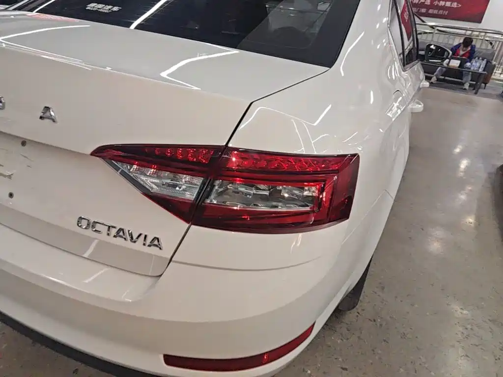 Skoda Octavia 2022 — фото 7