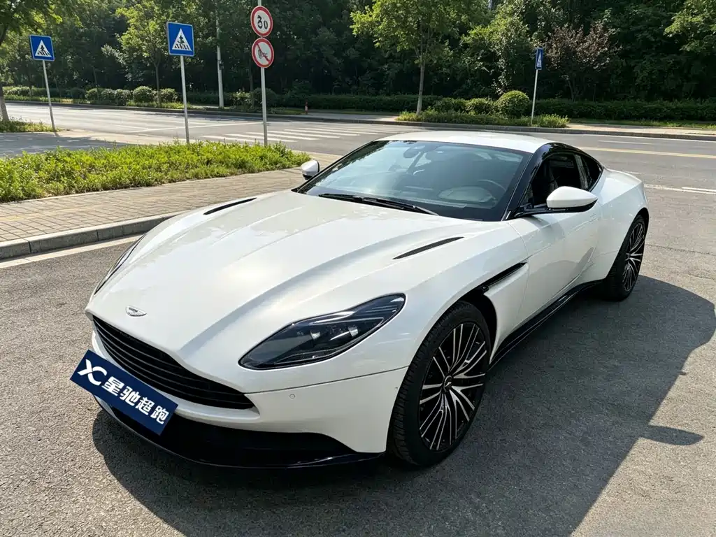 Купить Aston Martin DB11