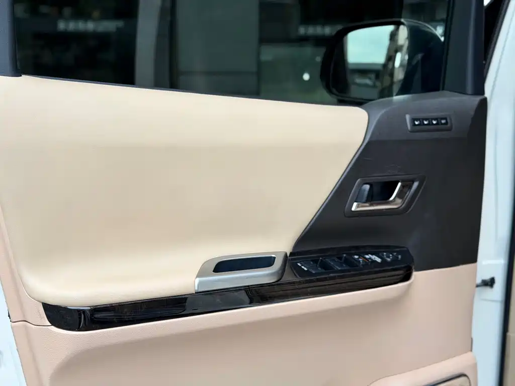 Toyota Alphard — миниатюра 4